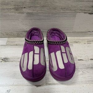 UGG Tazz Purple Slippers
Sizes:6